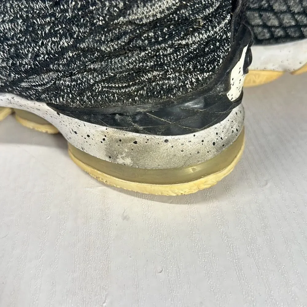Nike Lebron‎ XV 15 'Ashes' GS Basketball Shoes - 922811-002 Oreo Size 5Y